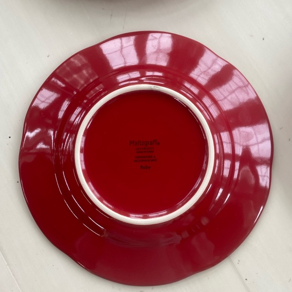 Pfaltzgraff Winterberry Ruby Salad Plates ***** Set of 4 ***** Discontinued - Picture 2 of 3